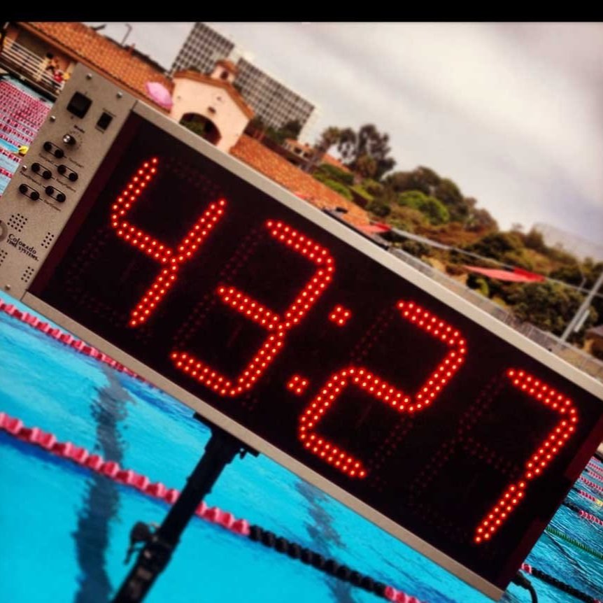 A pace clock for swimming with digital numbers